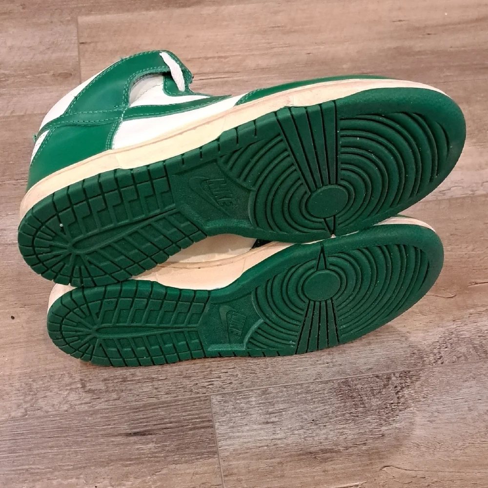 SOLD   Nike Dunk High Lucky Green 318850-131.  2008 - Picture 7 of 8